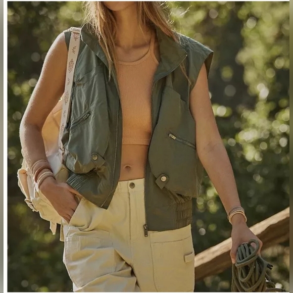 Free People movement off the grid vest army green Hiking - mayfly Large Nwot - Picture 2 of 11